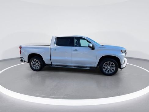 Used 2022 Chevrolet Silverado 1500 High Country w/ Technology Package image 9