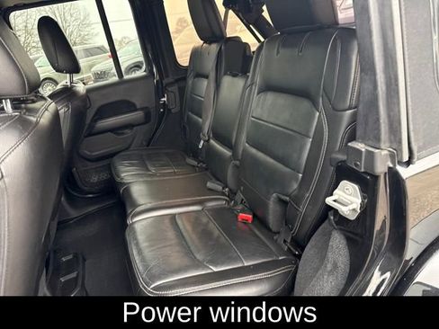 Used 2018 Jeep Wrangler Unlimited Sahara image 18