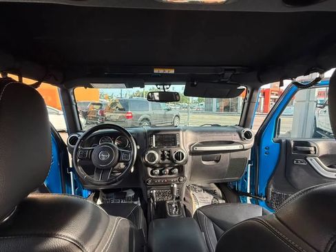 Used 2015 Jeep Wrangler Unlimited Sahara w/ Connectivity Group AWD/4WD image 13