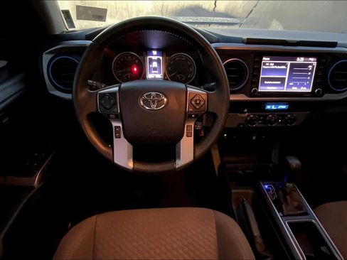Used 2022 Toyota Tacoma SR5 w/ Technology Package image 6