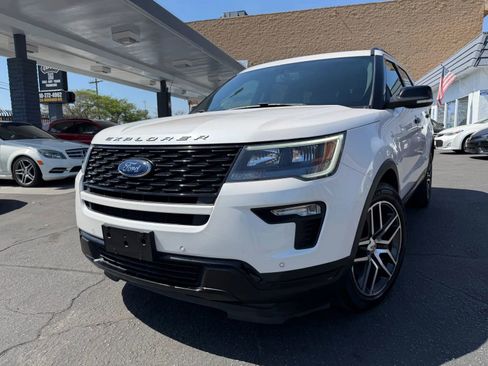 Used 2018 Ford Explorer Sport image 3