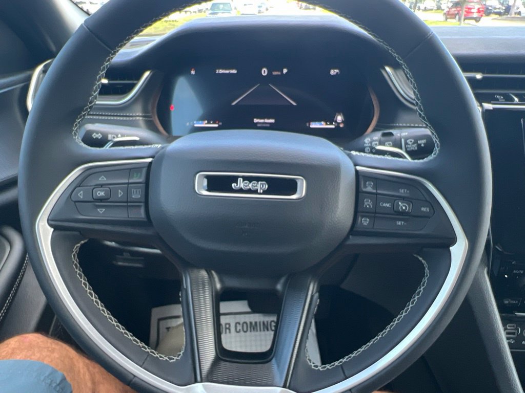 Used 2026 Jeep Grand Cherokee L Laredo RWD image 41