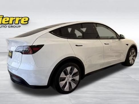Used 2024 Tesla Model Y 2WD image 7
