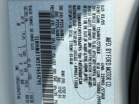 Used 2005 Lincoln Town Car Signature image 28