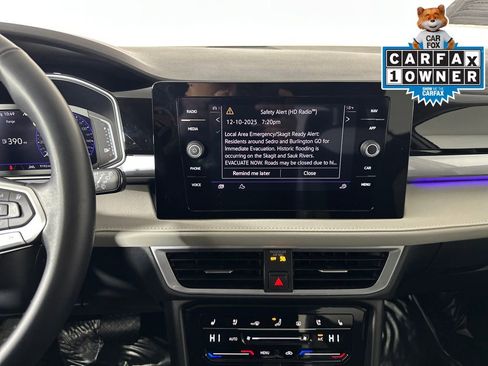 Used 2025 Volkswagen Taos SEL image 18