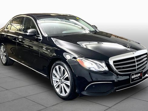 Used 2018 Mercedes-Benz E 400 4MATIC Sedan image 3