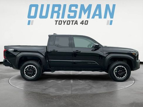 Certified 2025 Toyota Tacoma TRD Off-Road AWD/4WD image 9