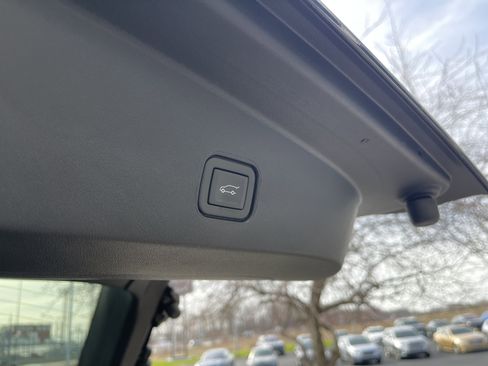 Used 2025 Cadillac Lyriq Luxury image 9