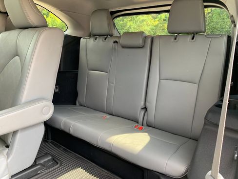 Used 2022 Toyota Highlander Platinum AWD/4WD image 18