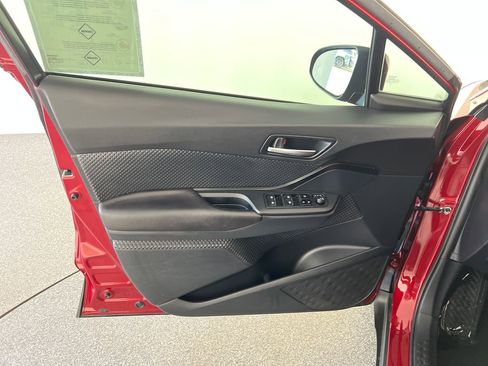 Used 2018 Toyota C-HR XLE image 12
