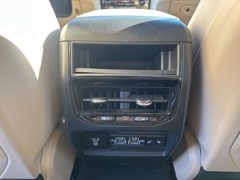 Used 2023 Jeep Grand Cherokee Limited w/ Luxury Tech Group II image 34