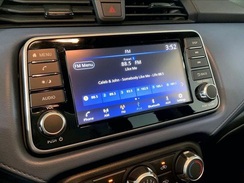 Used 2025 Nissan Versa SV FWD image 6