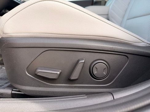 Used 2025 Hyundai Elantra Limited FWD image 28