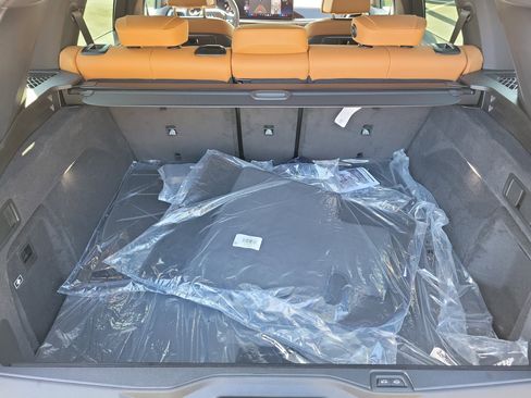 New 2026 BMW X5 xDrive50e image 6