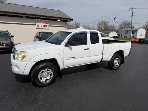 Used 2007 Toyota Tacoma PreRunner image 3