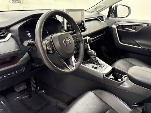 Used 2020 Toyota RAV4 Limited image 12