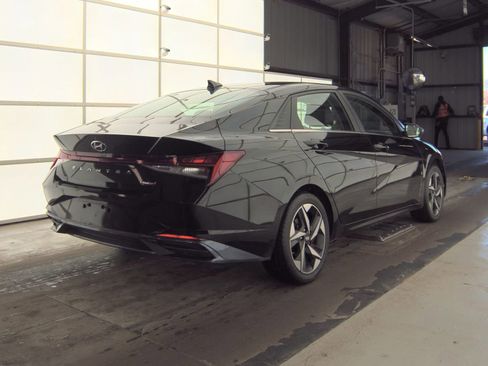 Used 2021 Hyundai Elantra Limited image 7