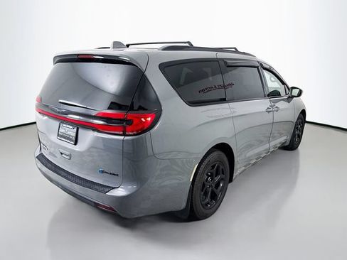 Used 2022 Chrysler Pacifica Touring-L w/ S Appearance Package FWD image 7