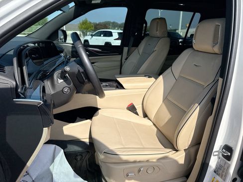 Used 2022 Cadillac Escalade ESV Premium Luxury RWD image 13