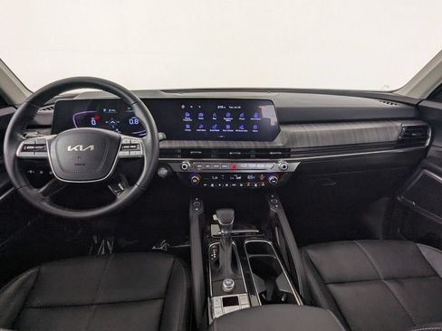 Used 2024 Kia Telluride EX w/ EX Captain's Chair Package FWD image 13