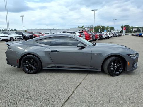 Used 2024 Ford Mustang GT RWD image 2