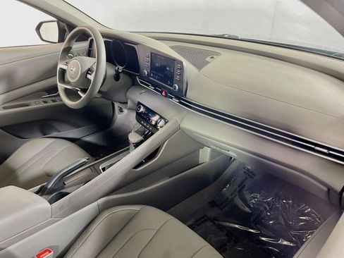 Used 2023 Hyundai Elantra SEL FWD image 26