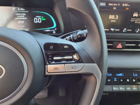 Used 2025 Hyundai Elantra Blue image 44