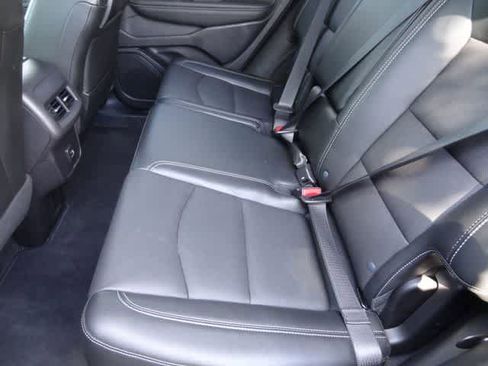 Used 2024 GMC Terrain SLT AWD/4WD image 8