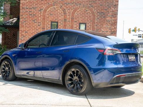 Used 2023 Tesla Model Y AWD image 7