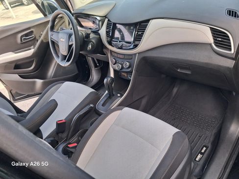 Used 2018 Chevrolet Trax LS FWD image 5