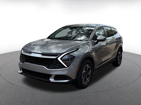 Used 2025 Kia Sportage LX image 3