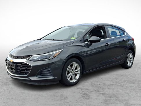 Used 2019 Chevrolet Cruze LT w/ Convenience Package FWD image 3