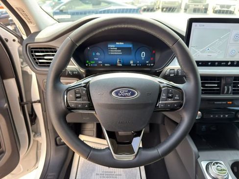 Used 2023 Ford Escape Platinum AWD/4WD image 38