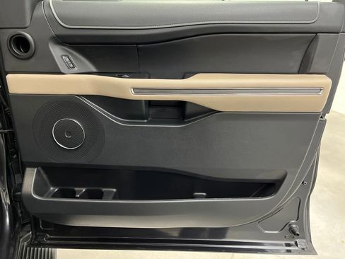 Used 2024 Ford Expedition Max XLT image 27