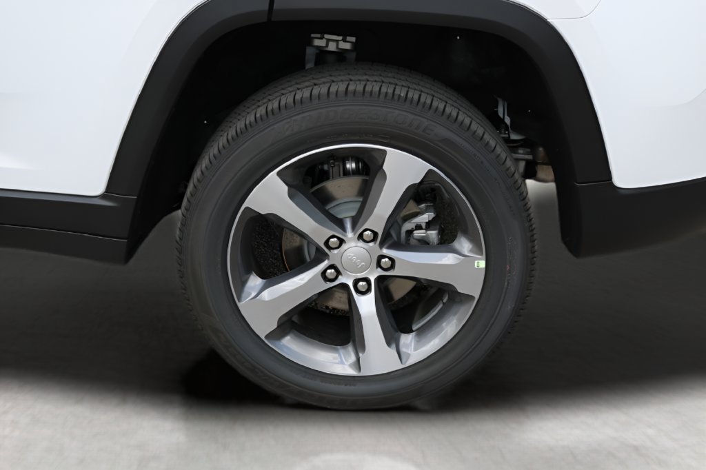 New 2026 Jeep Grand Cherokee Limited RWD image 9