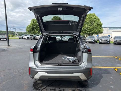 Used 2025 Volkswagen Tiguan SE AWD/4WD image 15