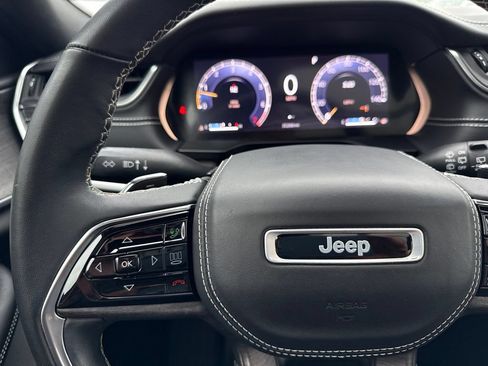 Used 2021 Jeep Grand Cherokee L Overland w/ Luxury Tech Group IV AWD/4WD image 26