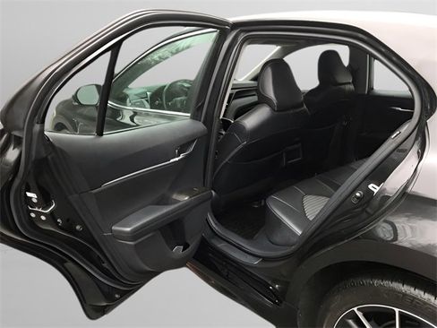 Used 2022 Toyota Camry SE image 8