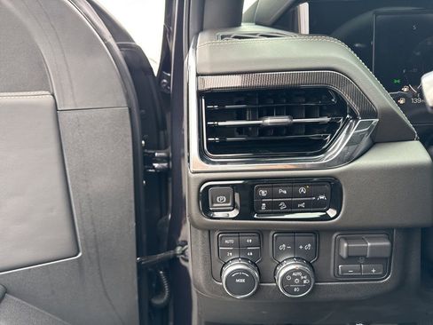 New 2025 GMC Yukon Elevation image 14