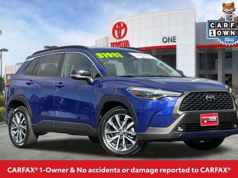 Certified 2025 Toyota Corolla Cross XLE FWD image 2