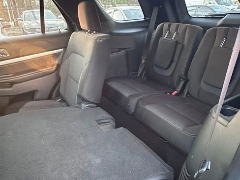 Used 2018 Ford Explorer XLT FWD image 15