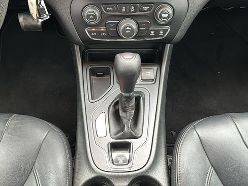 Used 2019 Jeep Cherokee Latitude w/ Popular Appearance Group image 33