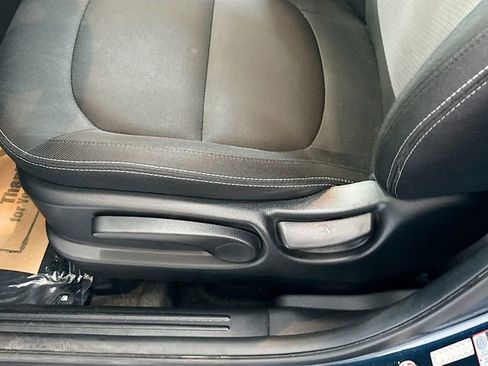 Used 2018 Kia Soul + FWD image 19