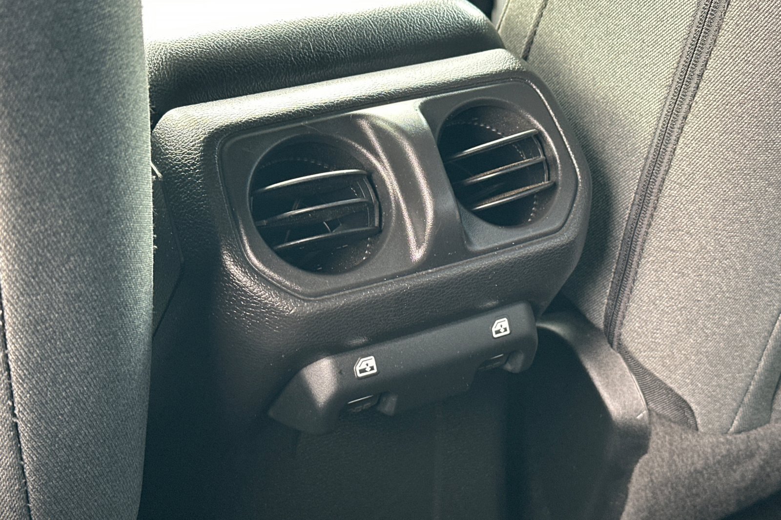 Used 2024 Jeep Wrangler Unlimited AWD/4WD image 17