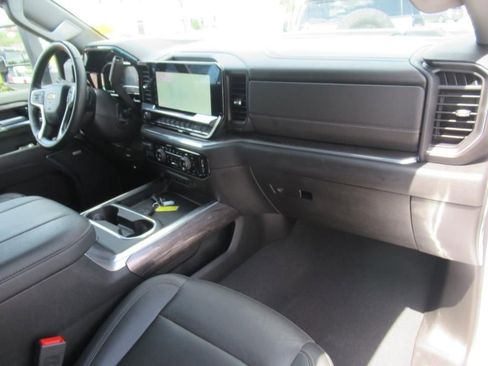 Used 2024 Chevrolet Silverado 2500 LTZ w/ LTZ Convenience Package image 11