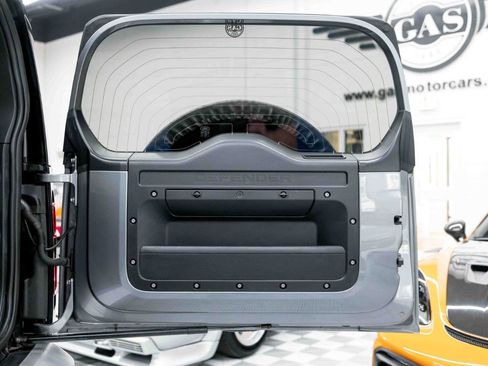 Used 2023 Land Rover Defender 130 SE image 90