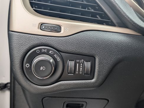 Used 2016 Jeep Cherokee Latitude w/ Safety/Convenience Group image 27