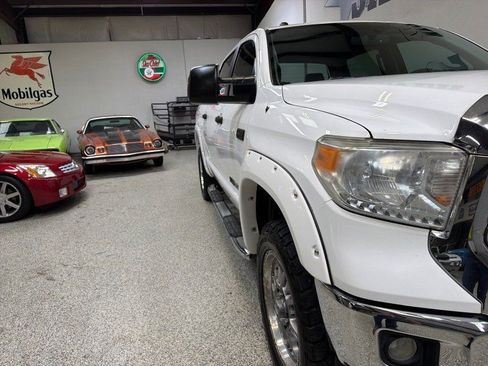 Used 2016 Toyota Tundra SR5 w/ SR5 Upgrade Package AWD/4WD image 38