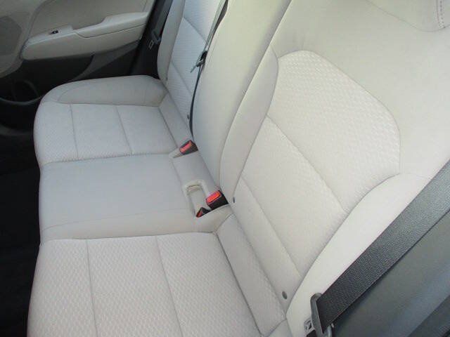Used 2020 Hyundai Elantra SE FWD image 19