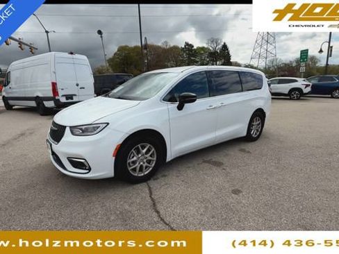 Used 2025 Chrysler Pacifica Select FWD image 4